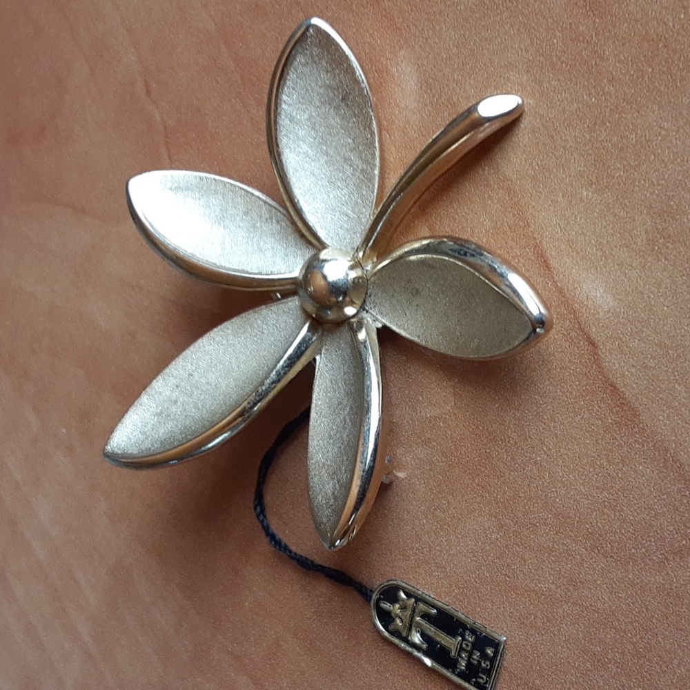 Vintage Crown Trifari  mid-century flower  brooch
